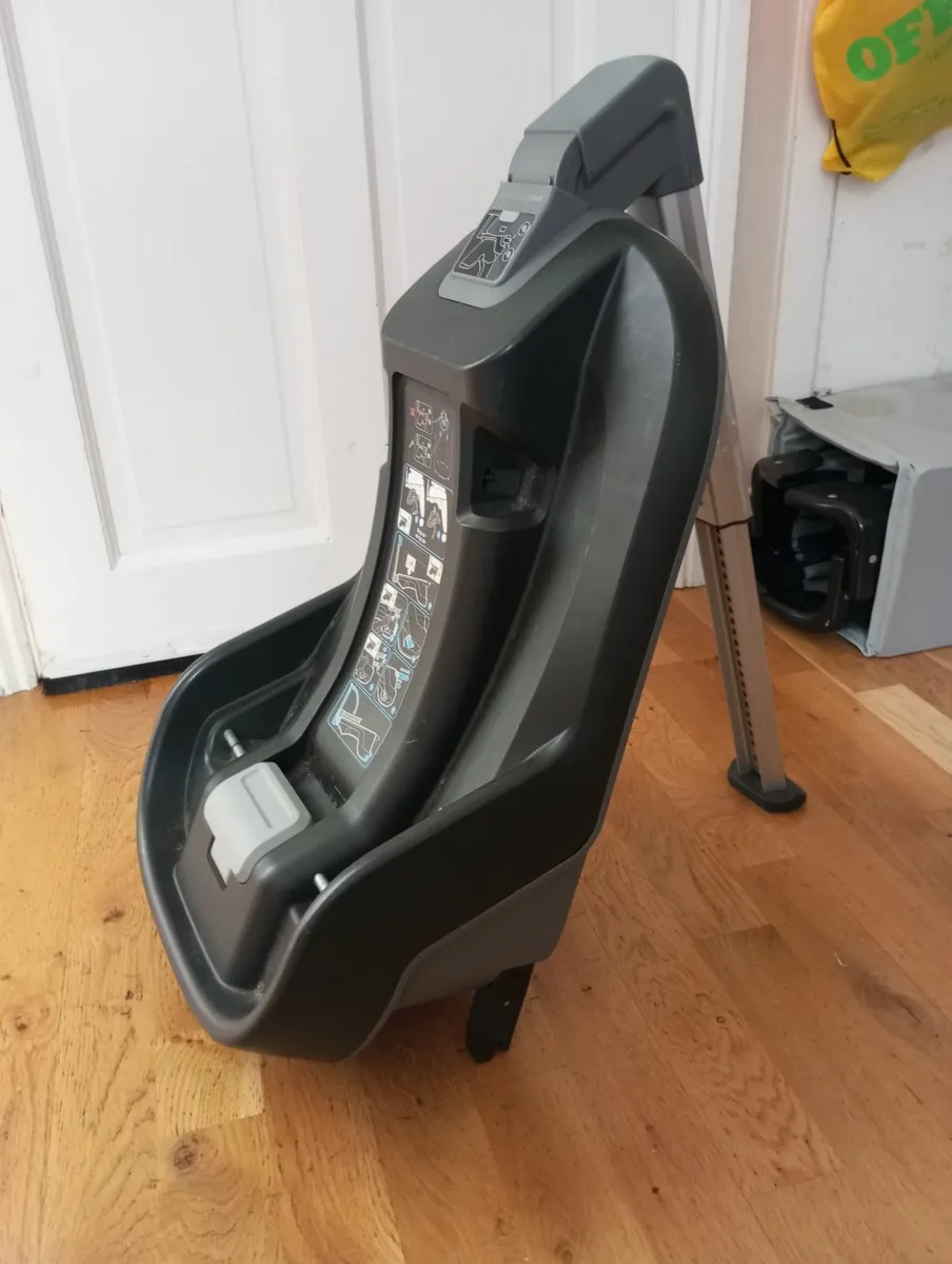Uppababy Car Seat and Base - Image 2