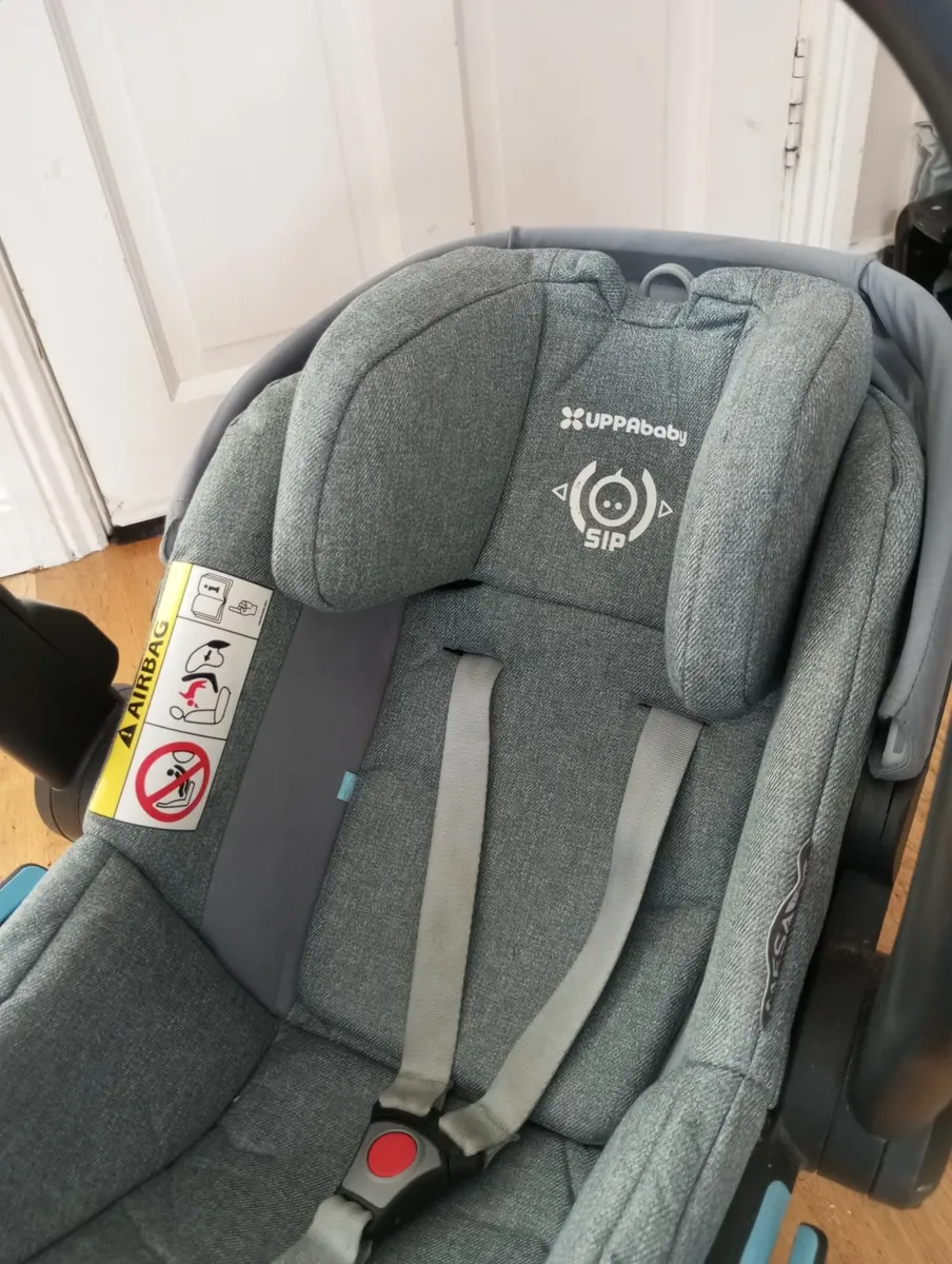 Uppababy Car Seat and Base - Image 4