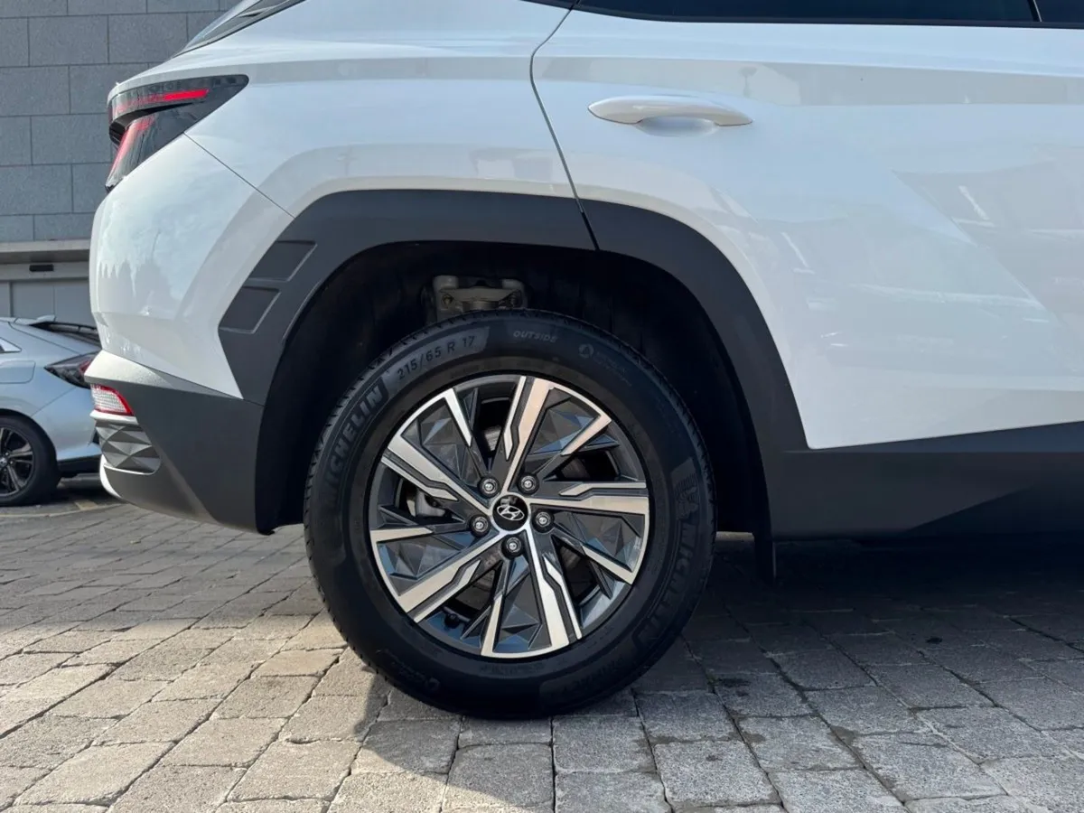 Hyundai Tucson 2WD Exectuive HEV Auto PRE REG Sale - Image 4