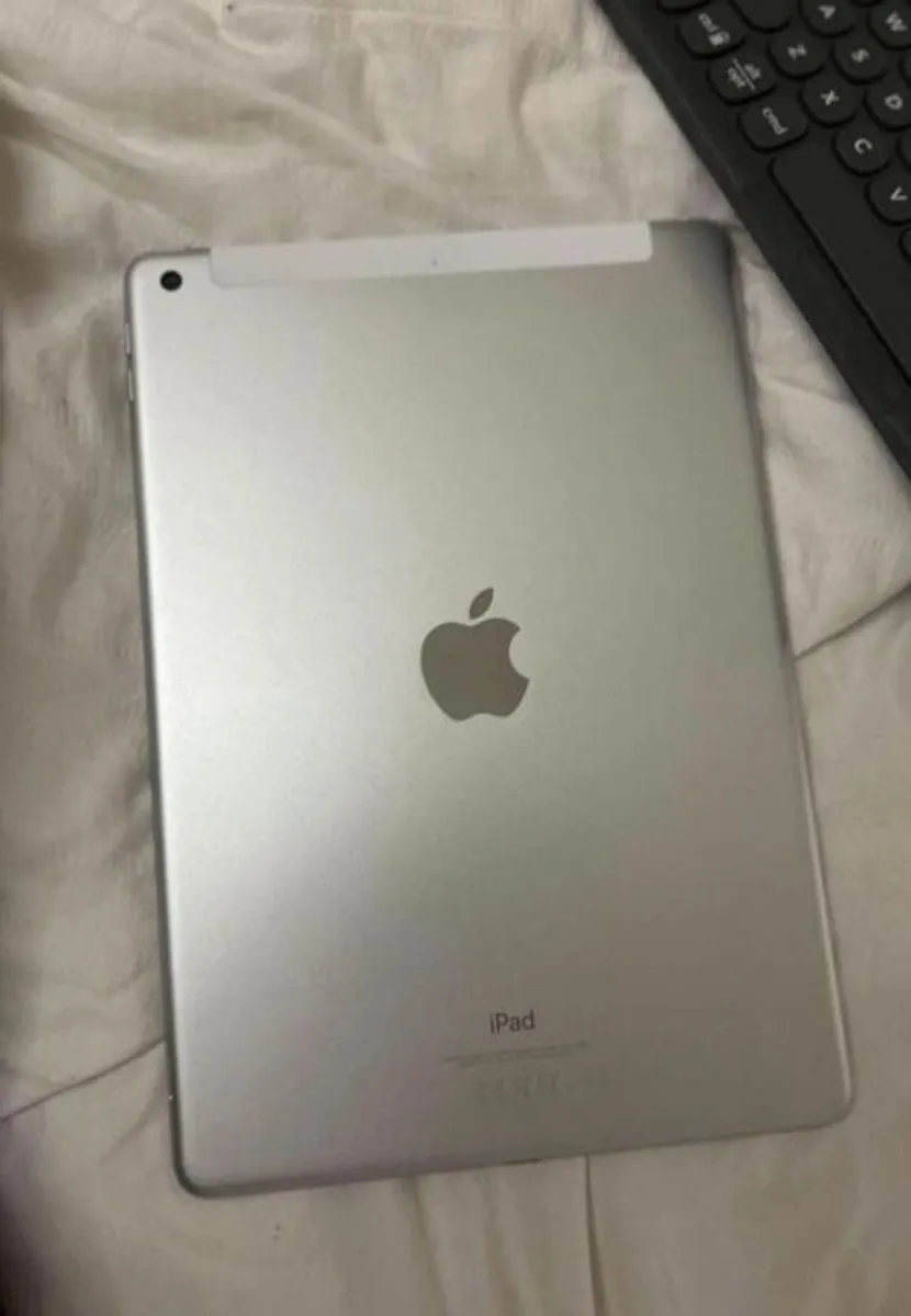 Model: iPad 9th Generation - Image 2