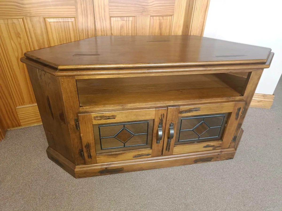 TV Unit - Image 1