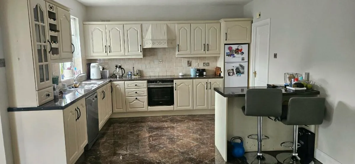 Kitchen and Appliances - Image 3