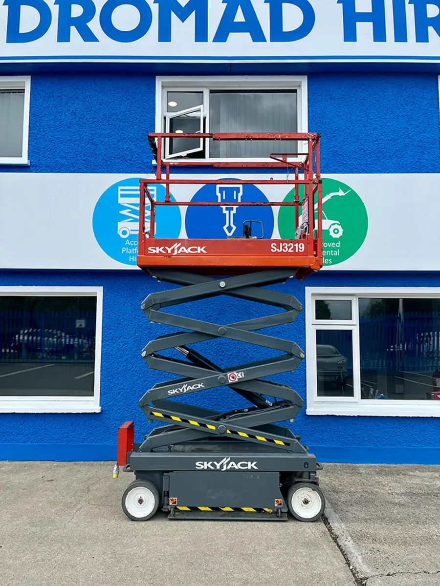 Skyjack SJ3219 Electric Scissor Lift - Image 3