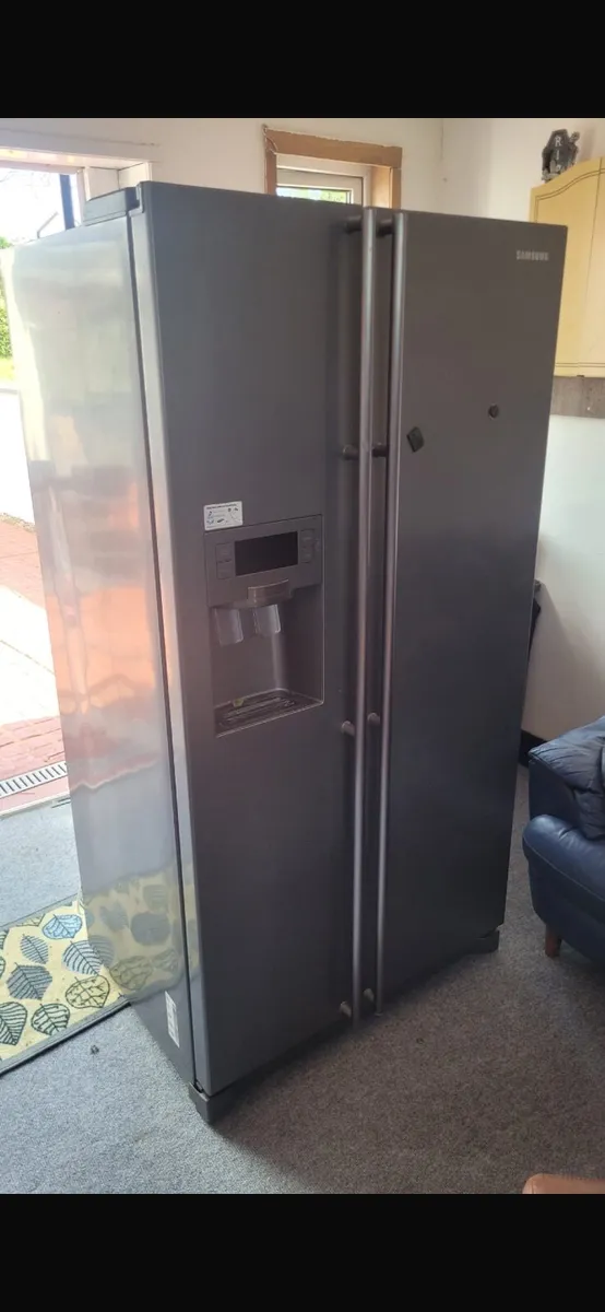 Samsung American Style Fridge Freezer - Image 1