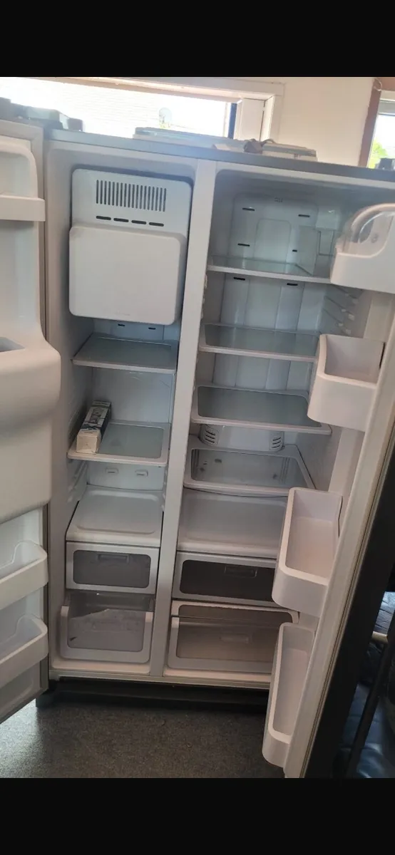 Samsung American Style Fridge Freezer - Image 2