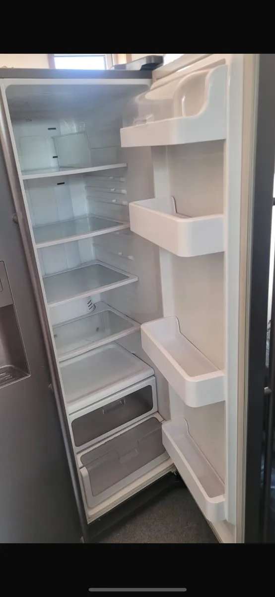 Samsung American Style Fridge Freezer - Image 3