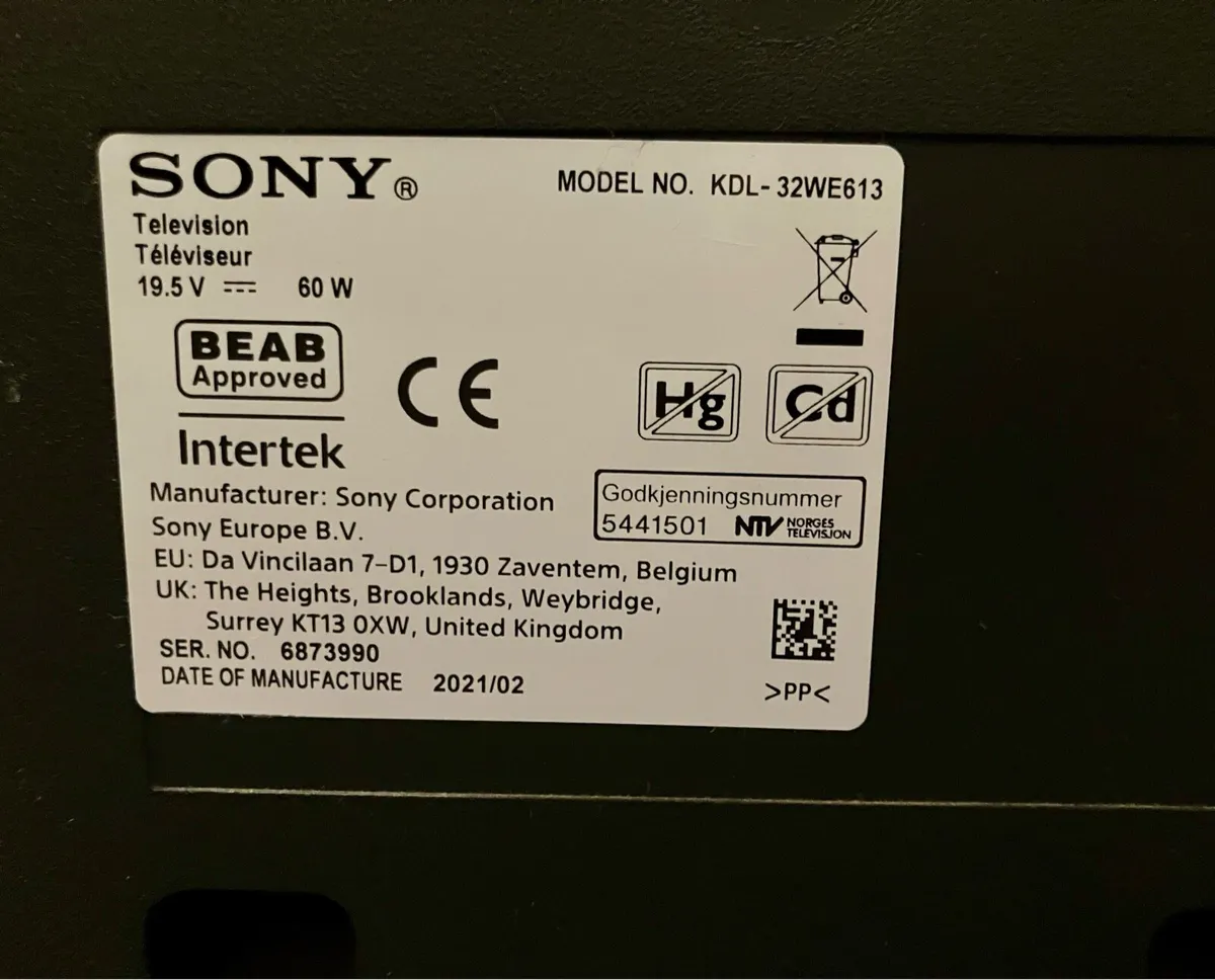Sony 32” smart TV with stand Netflix YouTube - Image 3
