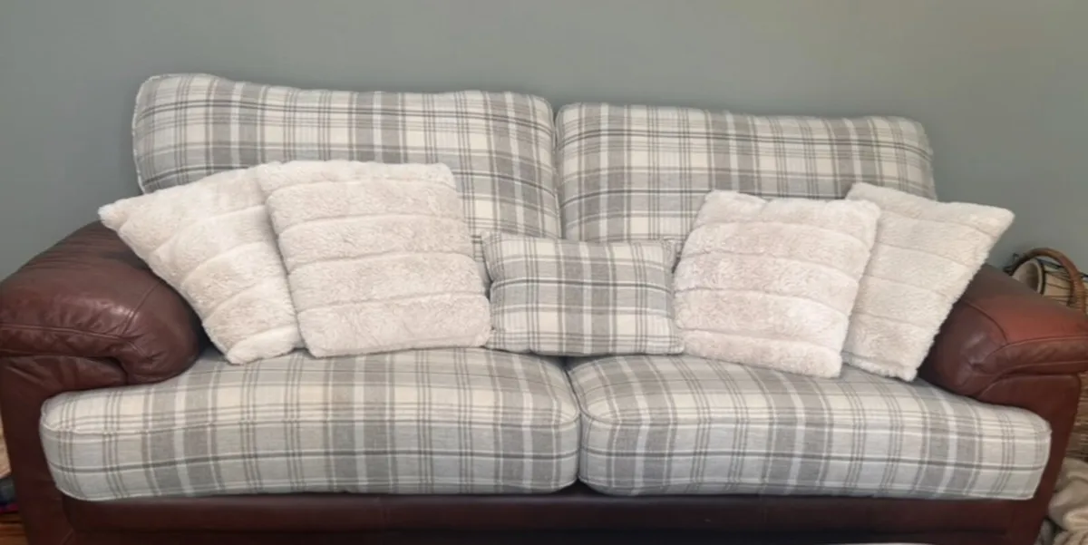 Large 3 seater couch - Image 1