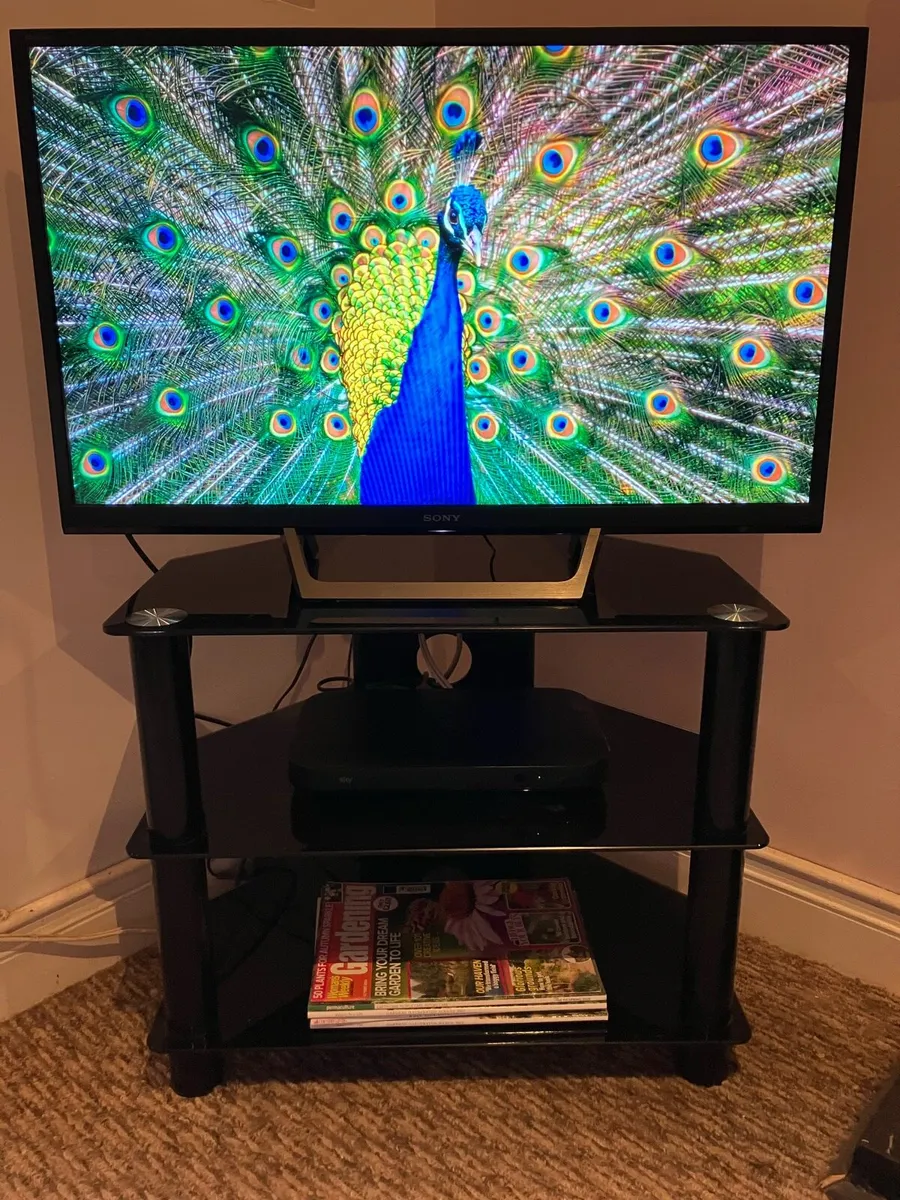 Sony 32” smart TV with stand Netflix YouTube - Image 1