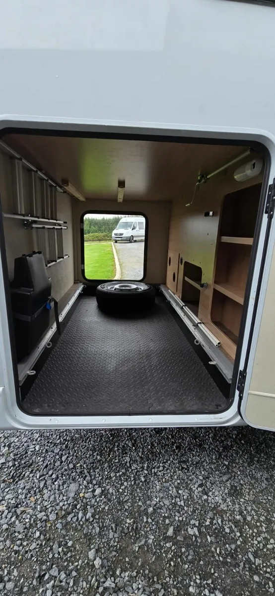 Motorhome - Image 4