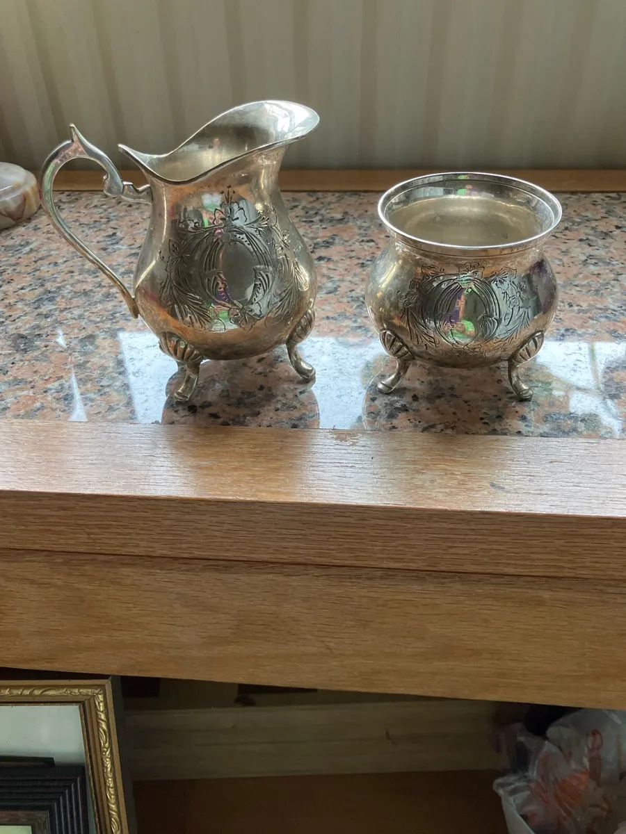 EPNS jug & sugar bowl
