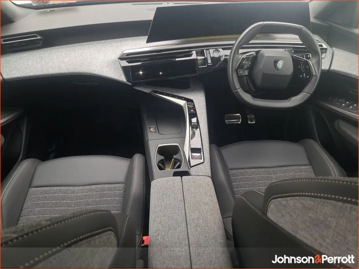 Peugeot 5008 1.2 Hybrid 136bhp E-dcs6 Allure - Image 4