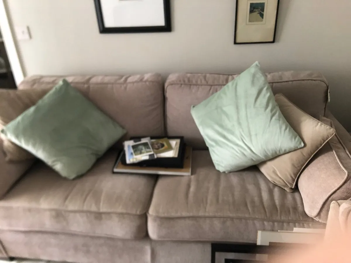 Lounge suite - Image 1