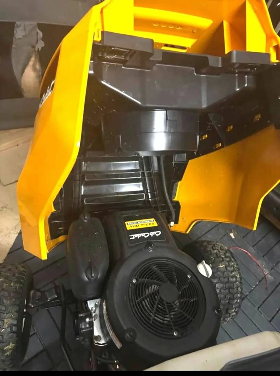 Ride-onlawn nower - Image 1