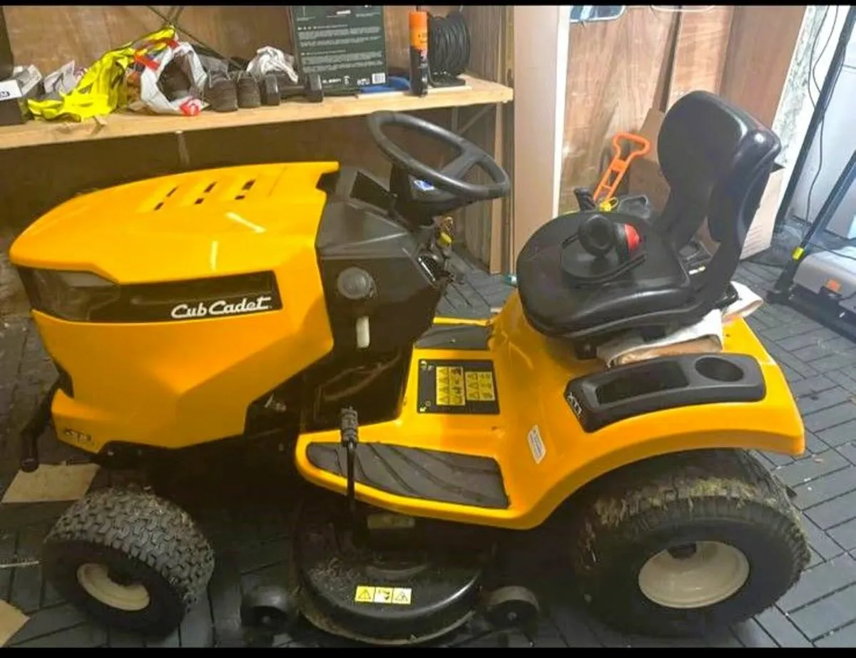 Ride-onlawn nower - Image 2