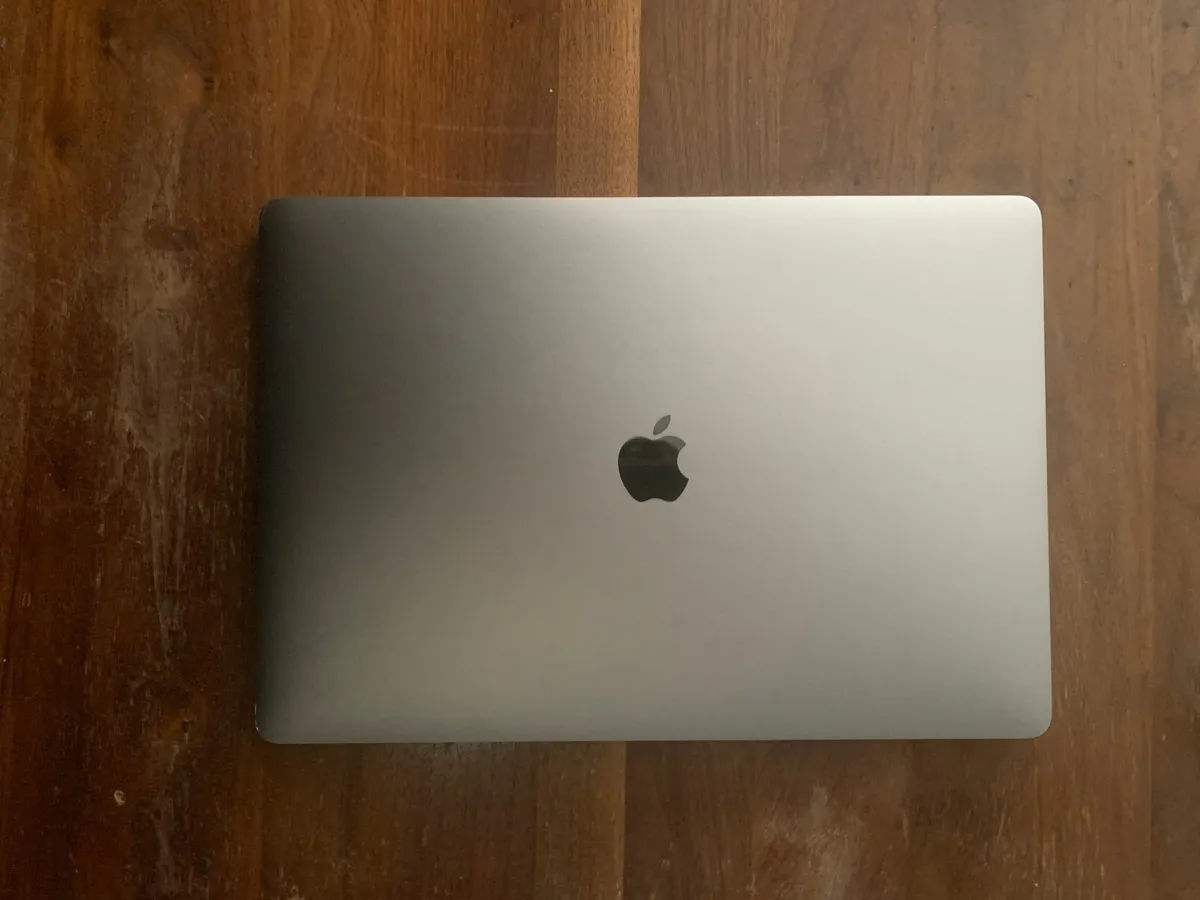 MacBook Pro 2019 15" Core i9 32GB 2TB 560X - Image 2