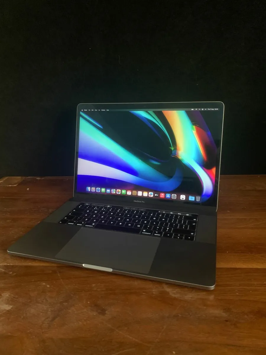 MacBook Pro 2019 15" Core i9 32GB 2TB 560X - Image 1