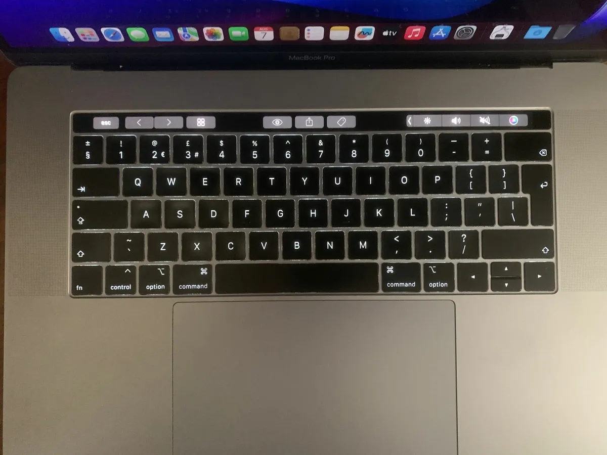 MacBook Pro 2019 15" Core i9 32GB 2TB 560X - Image 4