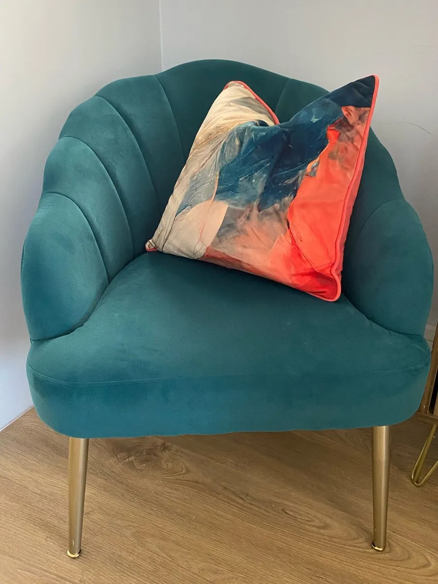 Accent chair - Image 1