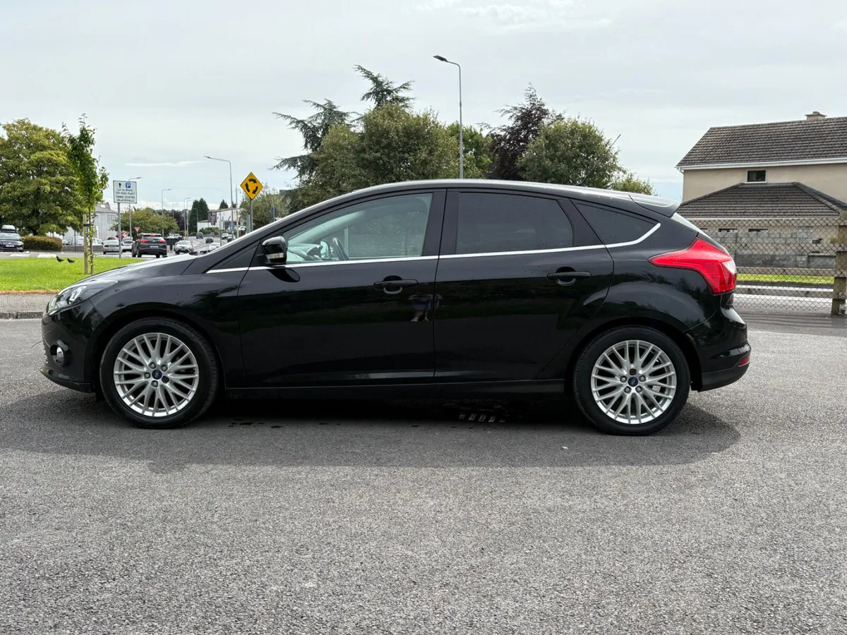 Ford Focus 2012 1 litre petrol only 104 miles - Image 4