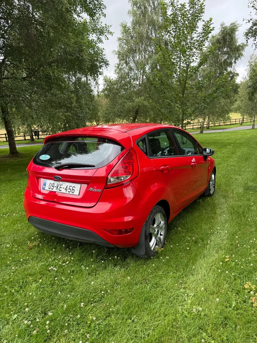 2009 Ford fiesta - Image 2