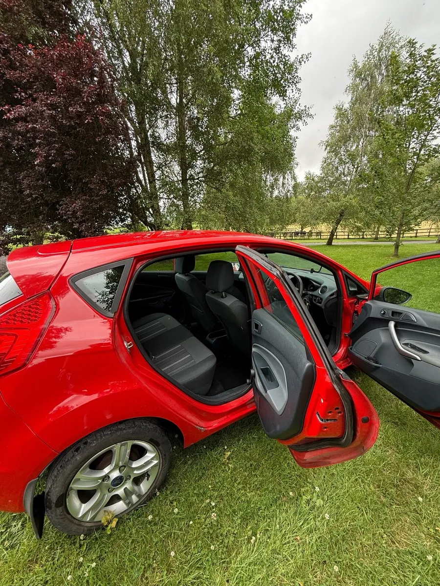 2009 Ford fiesta - Image 3