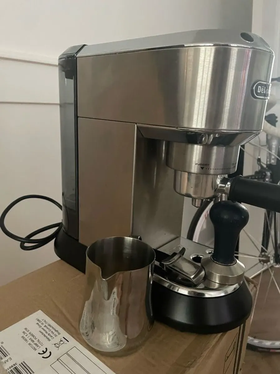 Dr Longhi Dedica coffee machine - Image 1