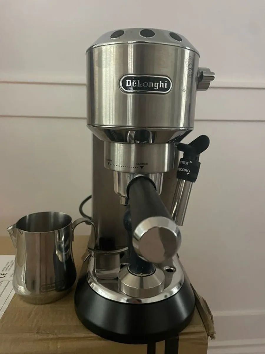 Dr Longhi Dedica coffee machine - Image 2