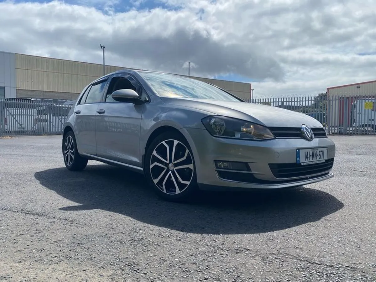 2014 Volkswagen Golf - Image 2