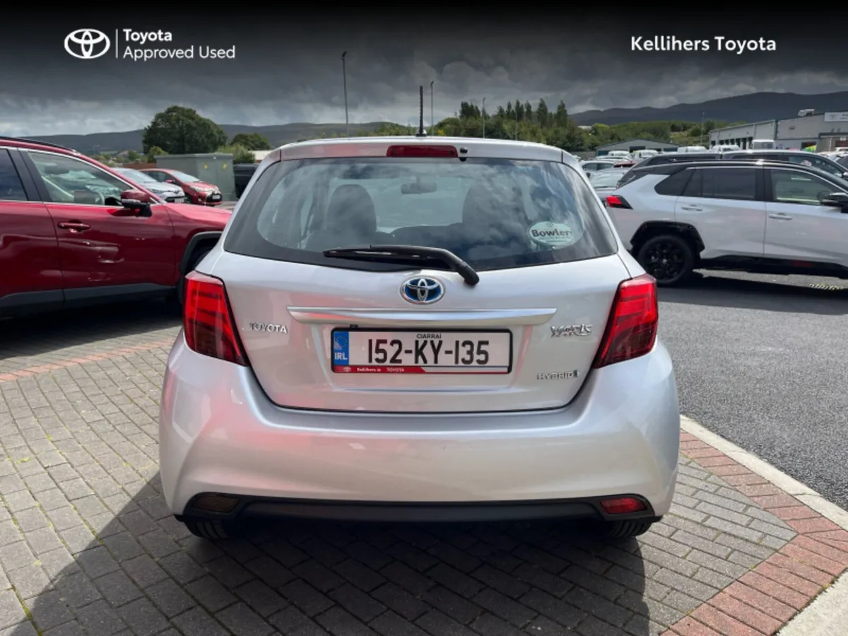 Toyota Yaris HYBRID LUXURY MC 4DR AUTO - Image 4