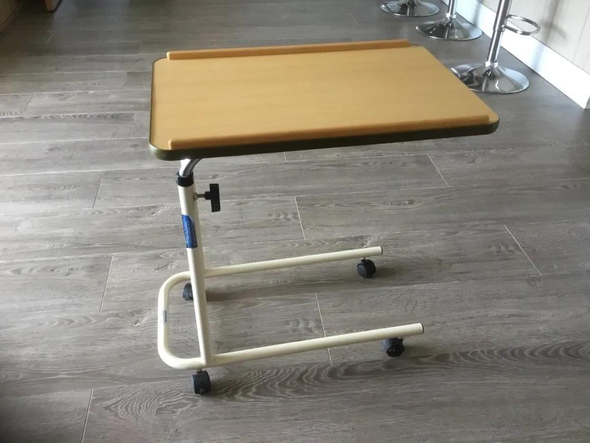 Display cabinet and adjustable bed trolly - Image 4