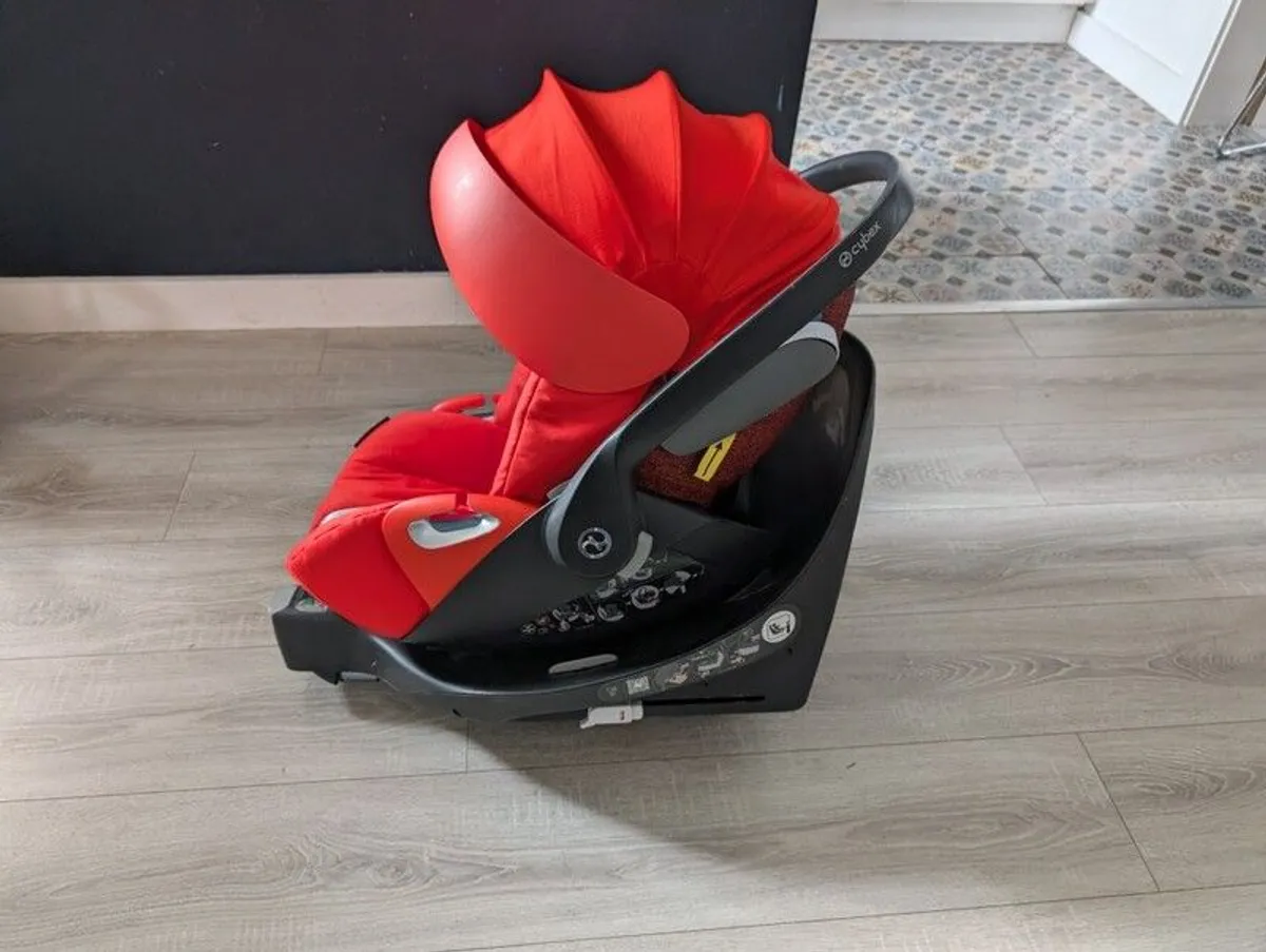 Cybex Car seat and 360 base - Image 1