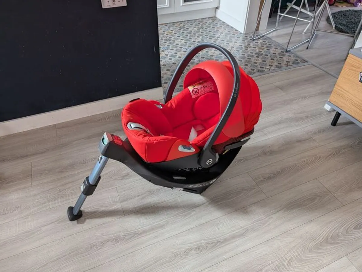 Cybex Car seat and 360 base - Image 2