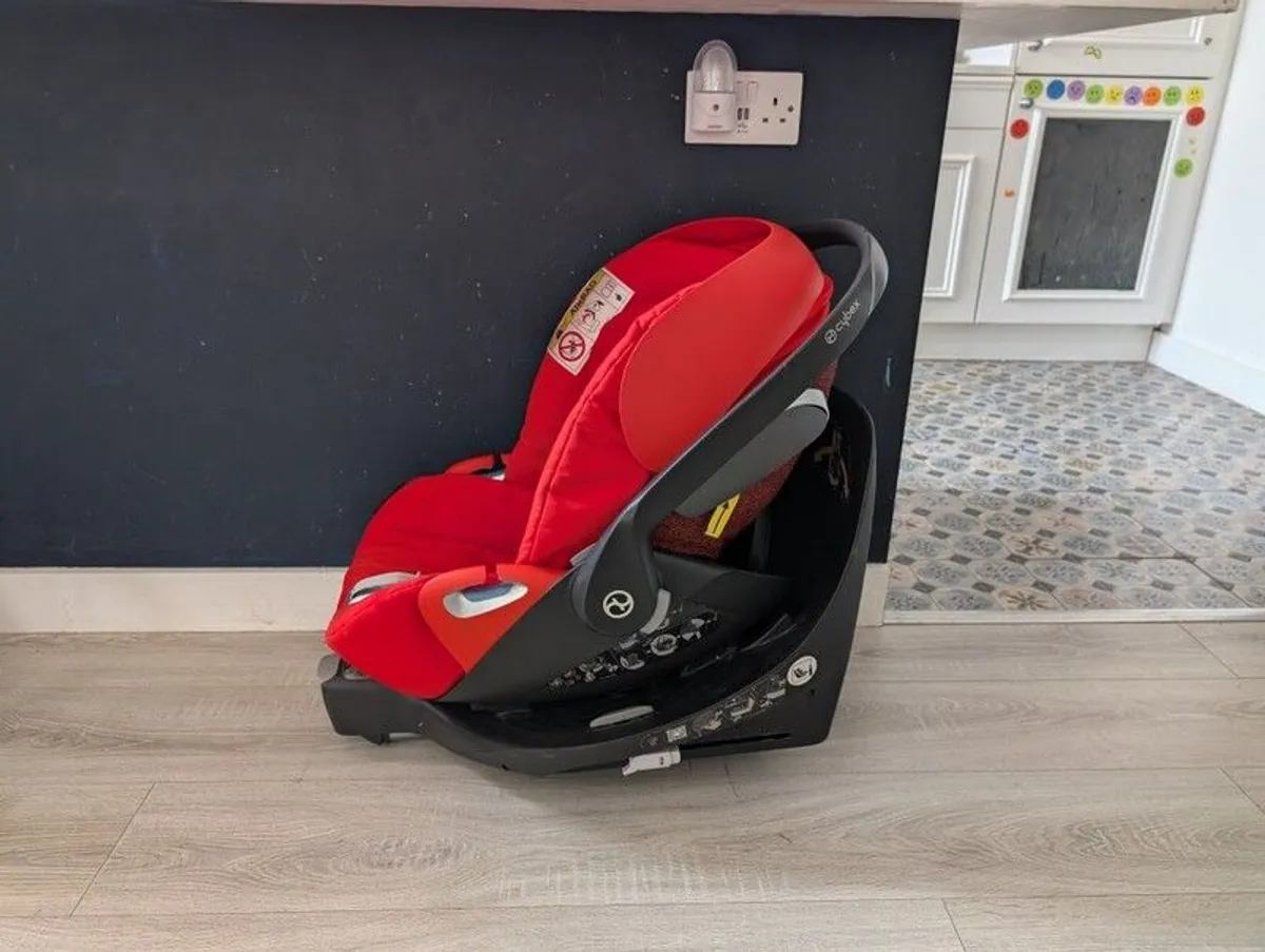 Cybex Car seat and 360 base - Image 4