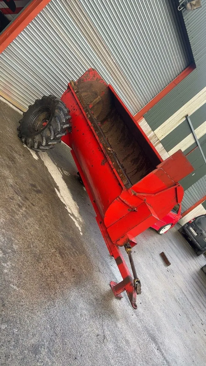 Dung spreader - Image 1