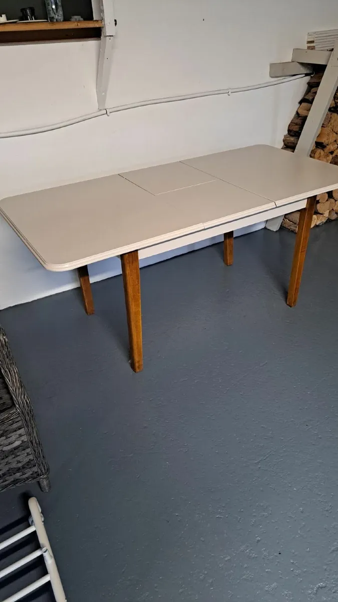 Walnut extendable dining table - Image 2