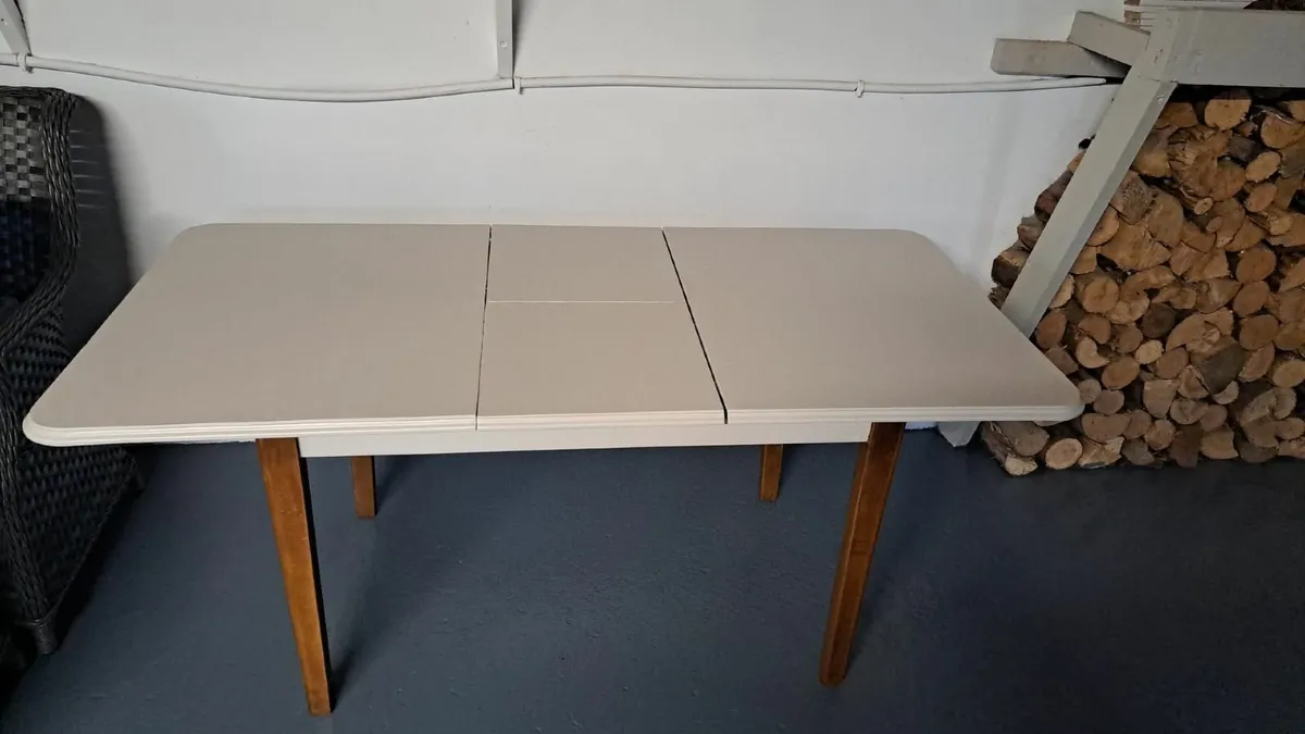 Walnut extendable dining table - Image 3