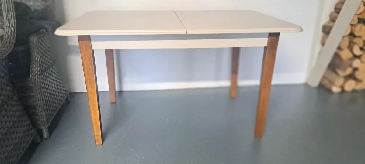 Walnut extendable dining table - Image 4