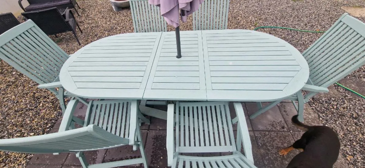 Garden table and 6 chairs - Image 1