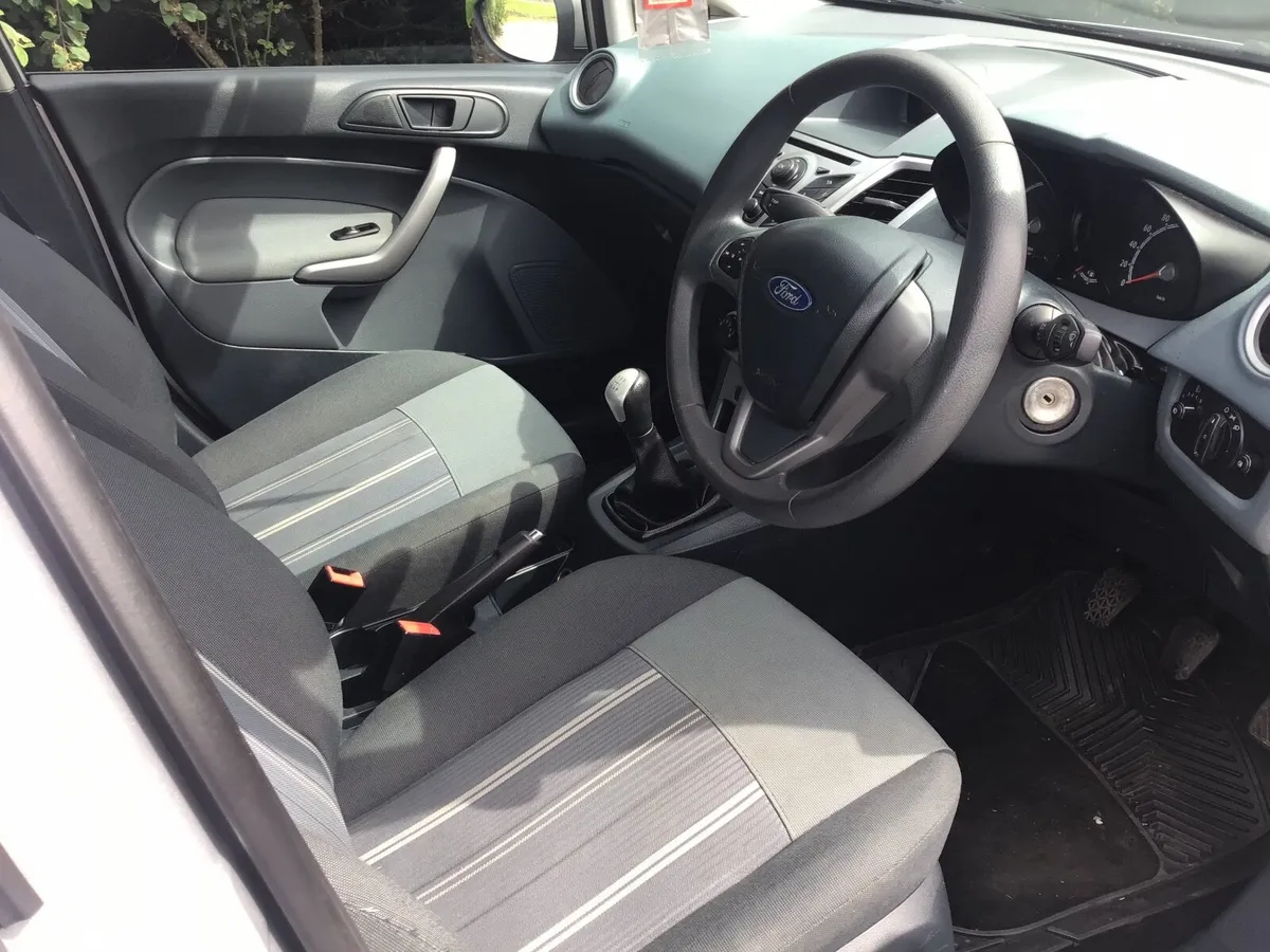 Ford Fiesta 2010 - Image 3