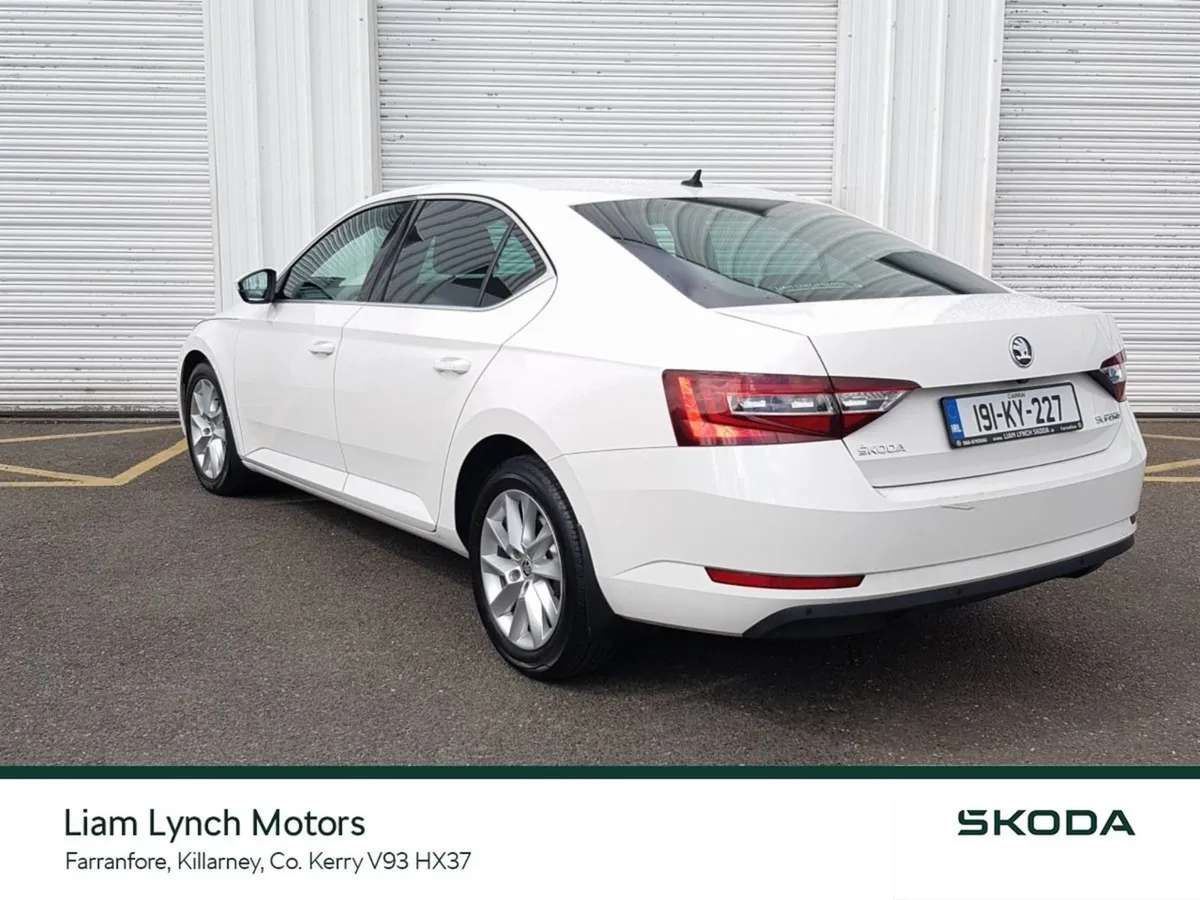 Skoda Superb Style 2.0 TDI 150 BHP Automatic - Image 3