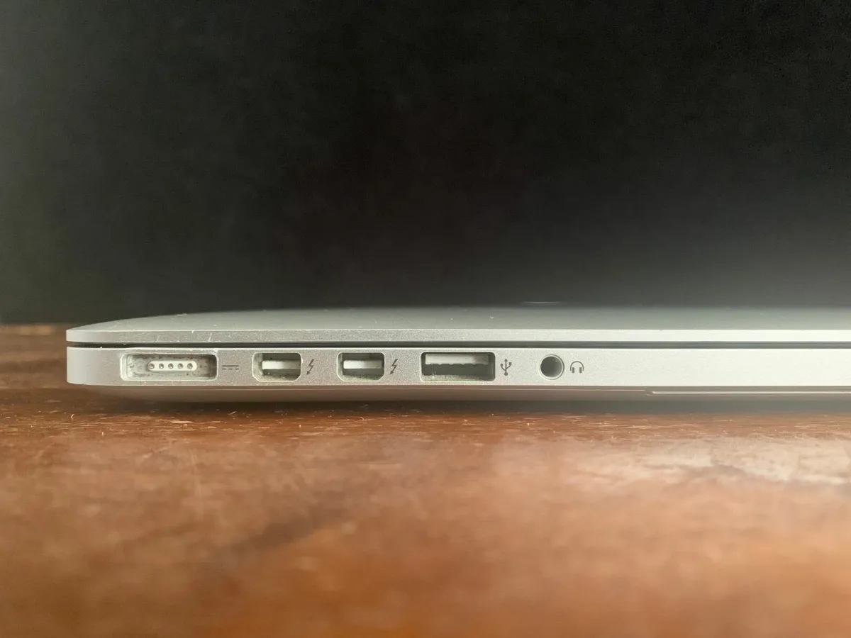 MacBook Pro 2015 15" Core i7 16GB 1TB M370X - Image 2