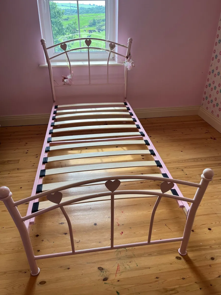 Single (child’s) bed