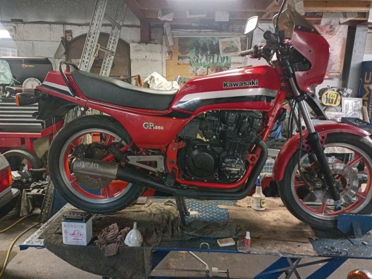Kawasaki gpz 550 - Image 1