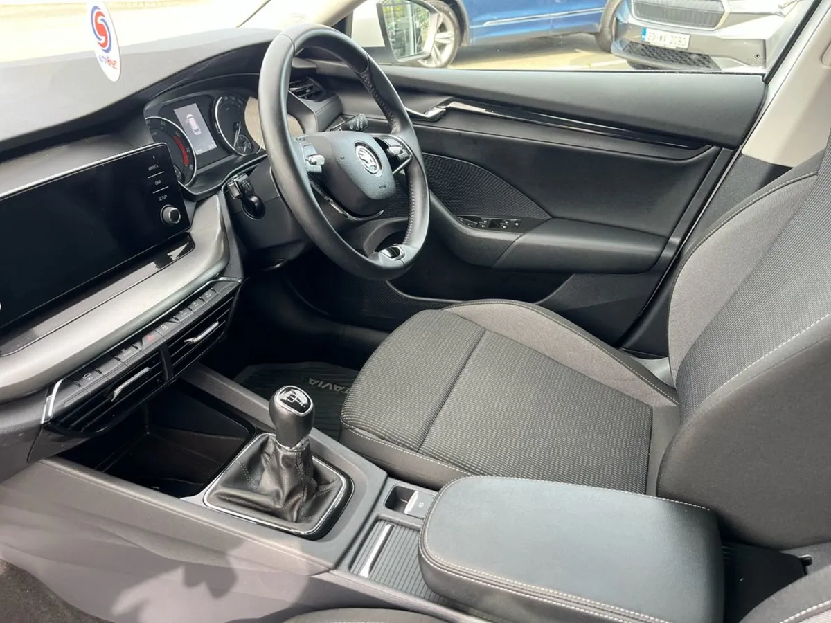 Skoda Octavia Octavia AMB 1.0tsi 110HP - Image 3