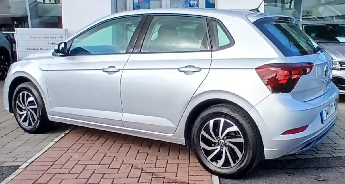Volkswagen Polo Life 1.0 TSI 95hp  app Connect  F - Image 4