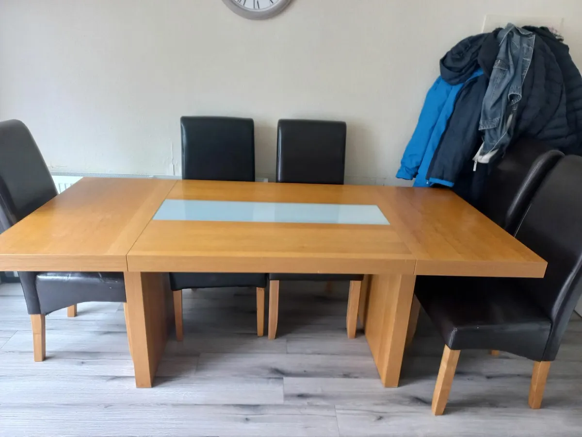 Wooden table and 5 leather chairs - Image 3