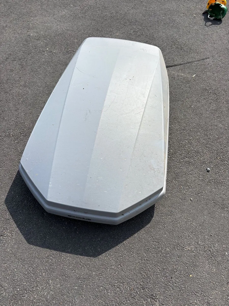 Roof box - Image 1
