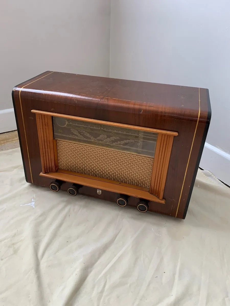 Old style antique radio