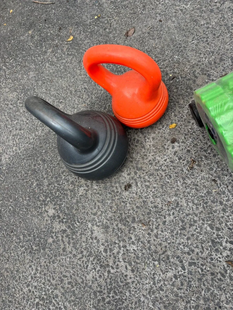Various gym equipment - Image 1